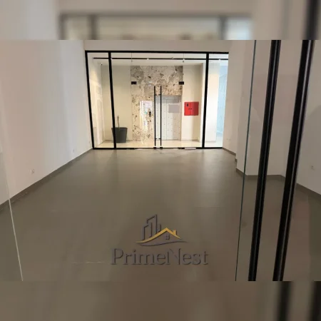 Tirane, shitet ambjent biznesi Kati 0, 63 m² (Garden Building)