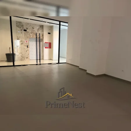 Tirane, shitet ambjent biznesi Kati 0, 63 m² (Garden Building)