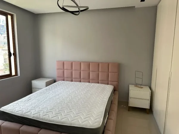 Tirane, jepet me qera apartament 1+1+Ballkon Kati 3, 60 m² 520 € (RRUGA E KAVAJES)
