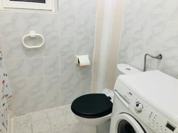Tirane, jepet me qera apartament 1+1 Kati 2, 58 m² 550 € (vasil shanto)