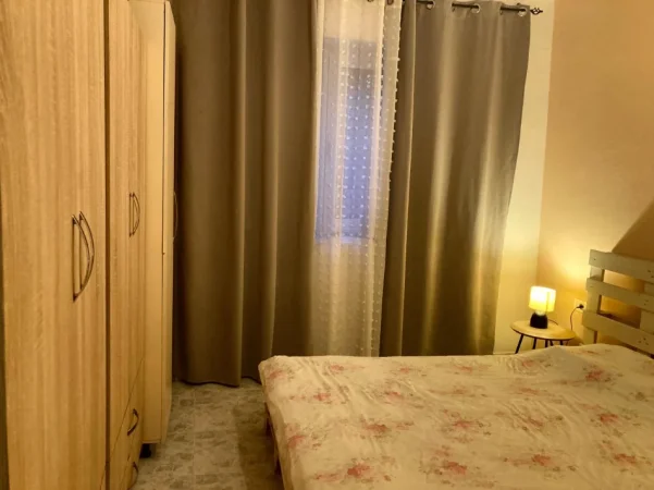 Tirane, jepet me qera apartament 1+1 Kati 2, 58 m² 550 € (vasil shanto)