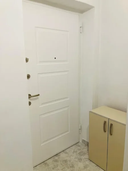 Tirane, jepet me qera apartament 1+1 Kati 2, 58 m² 550 € (vasil shanto)