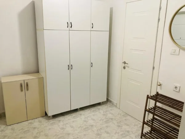 Tirane, jepet me qera apartament 1+1 Kati 2, 58 m² 550 € (vasil shanto)