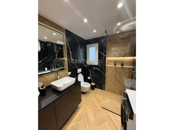 Tirane, jepet me qera apartament 1+1+Ballkon Kati 2, 65 m² 850 € 