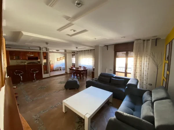 Tirane, shitet apartament 3+1 Kati 8, 200 m² 420.000 € (komuna e parisit)