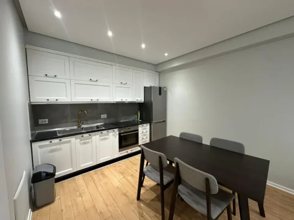Tirane, jepet me qera apartament 2+1 Kati 4, 110 m² 1.000 € (Rruga e Dibres.)