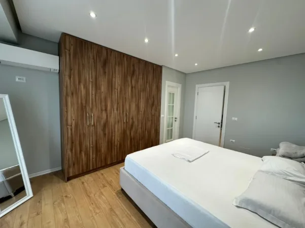 Tirane, jepet me qera apartament 2+1 Kati 4, 110 m² 1.000 € (Rruga e Dibres.)
