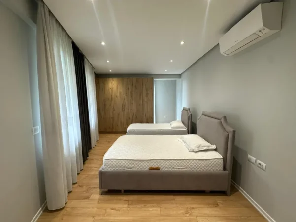 Tirane, jepet me qera apartament 2+1 Kati 4, 110 m² 1.000 € (Rruga e Dibres.)