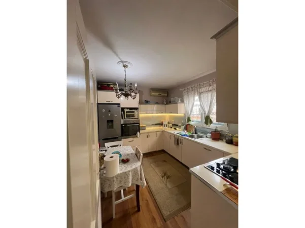 Tirane, shitet apartament 2+1+Ballkon Kati 4, 106 m² 284.000 € (RRUGA E KAVAJES)