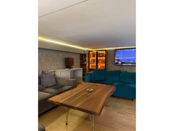 Tirane, shitet lokal Kati 0, 80 m² 380.000 € (Kopshti Botanik)