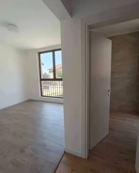 Tirane, jepet me qera Vile , 2.500 € (qyteti studenti , sauk , vilat gjermane)