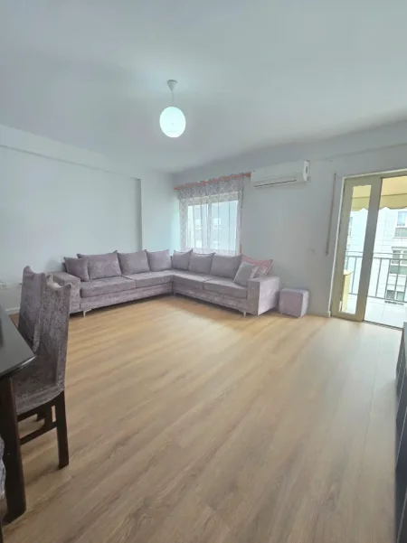 Tirane, shitet apartament 1+1 Kati 6, 