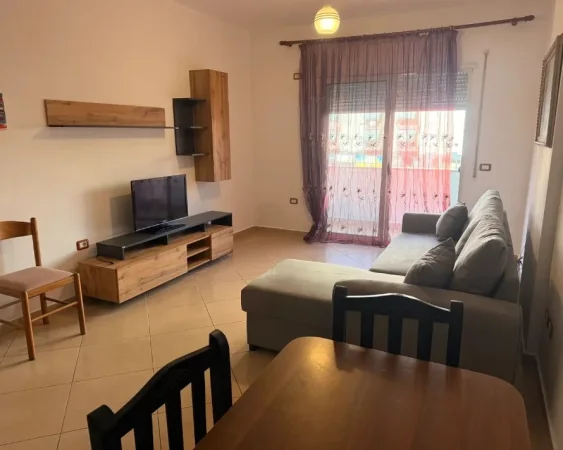 Tirane, jepet me qera apartament 1+1+Aneks+Ballkon Kati 1, 69 m² 400 € (pallatet cabej)