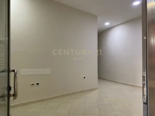 Tirane, jepet me qera ambjent biznesi Kati 1, 30 m² 400 € 