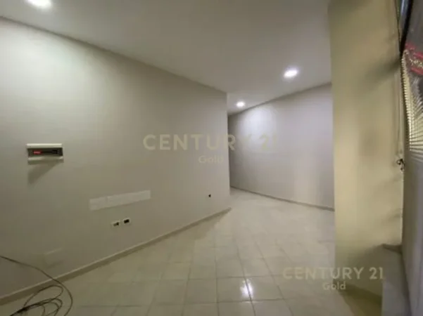 Tirane, jepet me qera ambjent biznesi Kati 1, 30 m² 400 € 