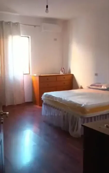 Tirane, jepet me qera apartament 2+1 Kati 2, 100 m² 500 € (Rruga 5 Maji)