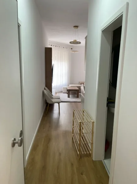 Tirane, jepet me qera apartament 1+1+Ballkon Kati 3, 55 m² 400 mije leke