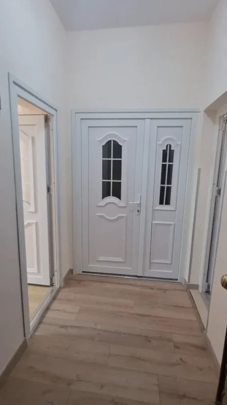 Tirane, jepet me qera ambjent biznesi Kati 2, 55 m² 801 € (Rruga Mine Peza)