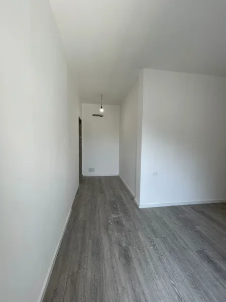 Shqiperi, shitet 2+1+Ballkon , 