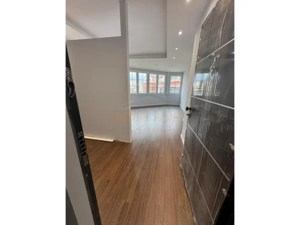 Tirane, shitet apartament 1+1 Kati 4, 60 m² 87.000 € (FRESK)