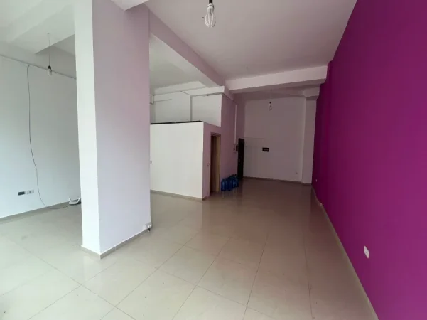 🏢 Jepet me Qera Ambient Biznesi ne Astir, 500 Eur