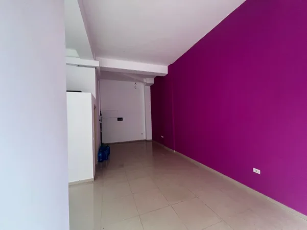 🏢 Jepet me Qera Ambient Biznesi ne Astir, 500 Eur