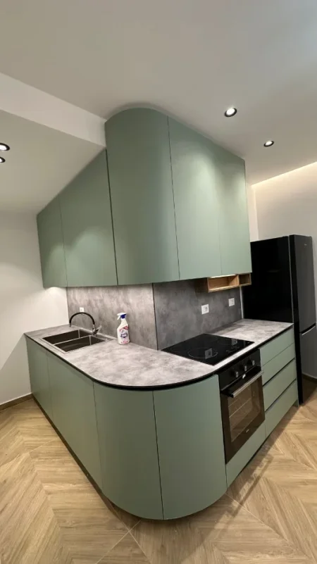 Tirane, jepet me qera apartament 1+1 , 65 m² 650 € (Astir)