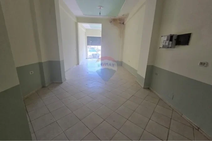 Vlore, shitet dyqan Kati 0, 51 m² 85.000 € (Rruga Gjergj Kastrioti (Transballkanike), Vlorë)