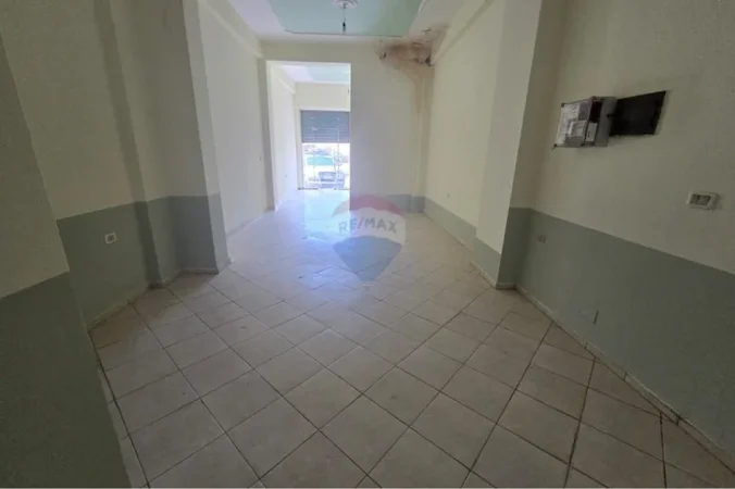 Vlore, shitet dyqan Kati 0, 51 m² 85.000 € (Rruga Gjergj Kastrioti (Transballkanike), Vlorë)