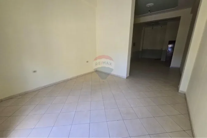 Vlore, shitet dyqan Kati 0, 51 m² 85.000 € (Rruga Gjergj Kastrioti (Transballkanike), Vlorë)