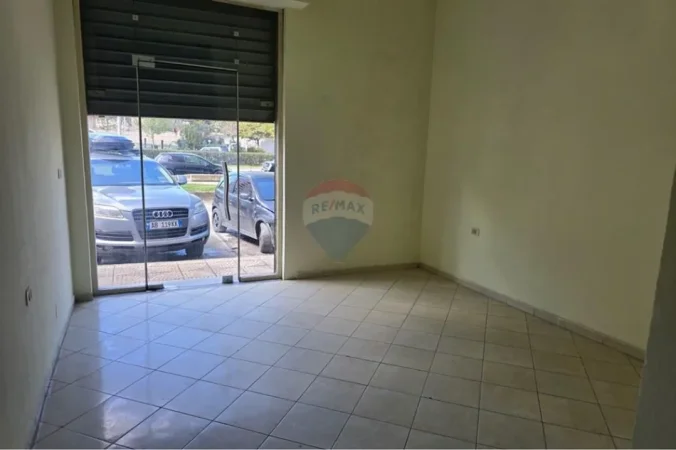 Vlore, shitet dyqan Kati 0, 51 m² 85.000 € (Rruga Gjergj Kastrioti (Transballkanike), Vlorë)