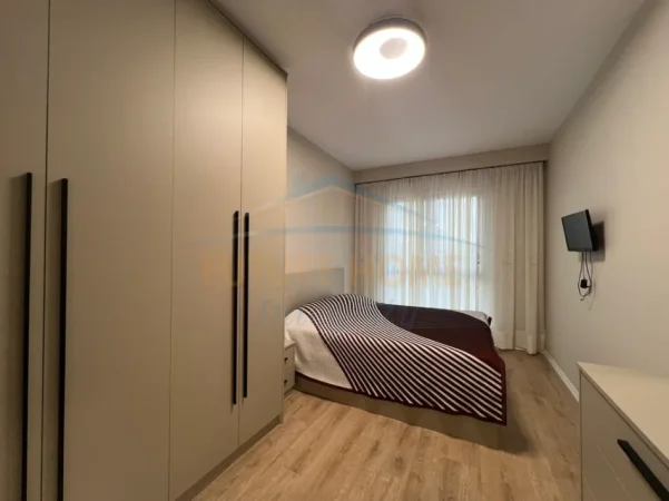 Tirane, jepet me qera apartament 2+1+Ballkon Kati 3, 117 m² 1.250 € (pazari i ri)
