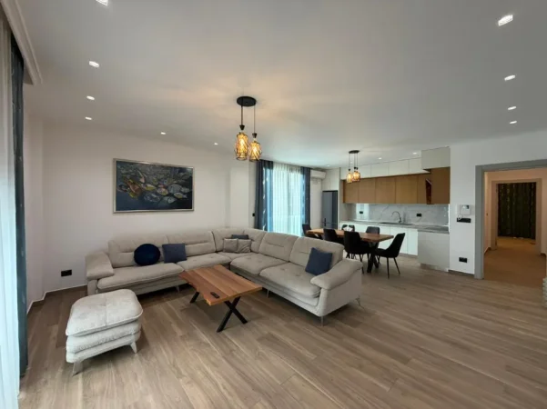 Tirane, jepet me qera apartament 2+1 Kati 2, 140 m² 1.600 € (TEG)