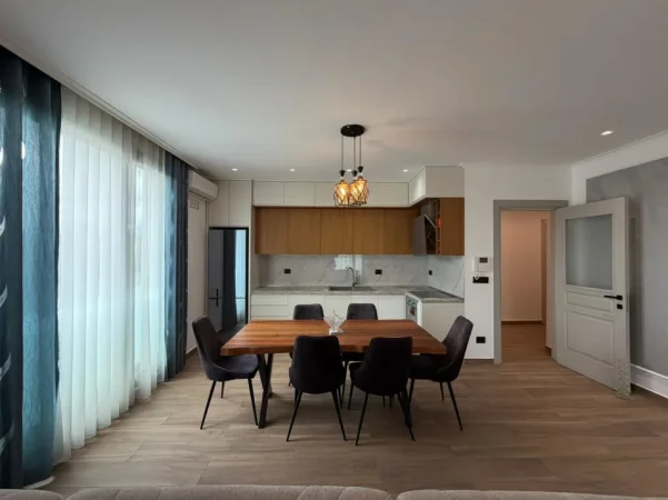 Tirane, jepet me qera apartament 2+1 Kati 2, 140 m² 1.600 € (TEG)