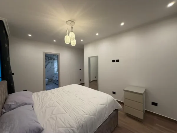 Tirane, jepet me qera apartament 2+1 Kati 2, 140 m² 1.600 € (TEG)