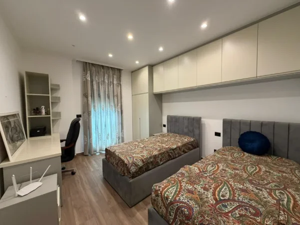 Tirane, jepet me qera apartament 2+1 Kati 2, 140 m² 1.600 € (TEG)