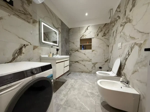 Tirane, jepet me qera apartament 2+1 Kati 2, 140 m² 1.600 € (TEG)