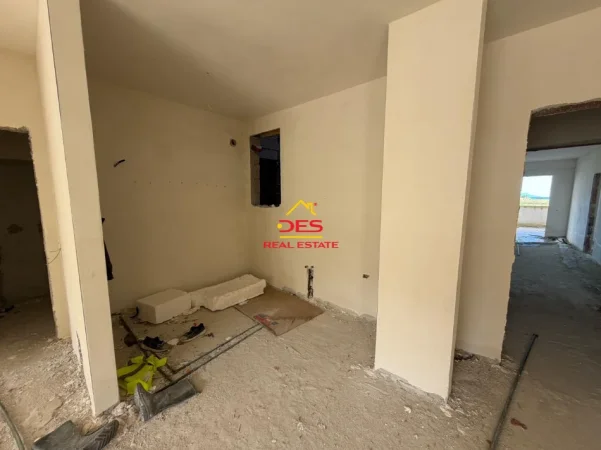 Vlore, shitet apartament 2+1+Ballkon , 94 m² (Orikum)
