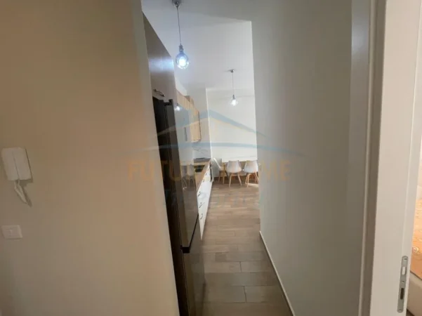 Tirane, jepet me qera apartament 1+1 Kati 7, 70 m² 700 € (Shkolla e Kuqe)