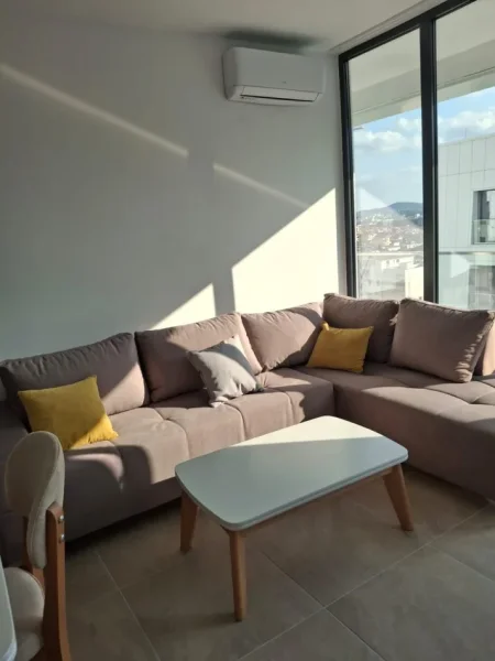 Tirane, jepet me qera apartament 2+1 Kati 6, 94 m² 600 € (Xhamlliku)