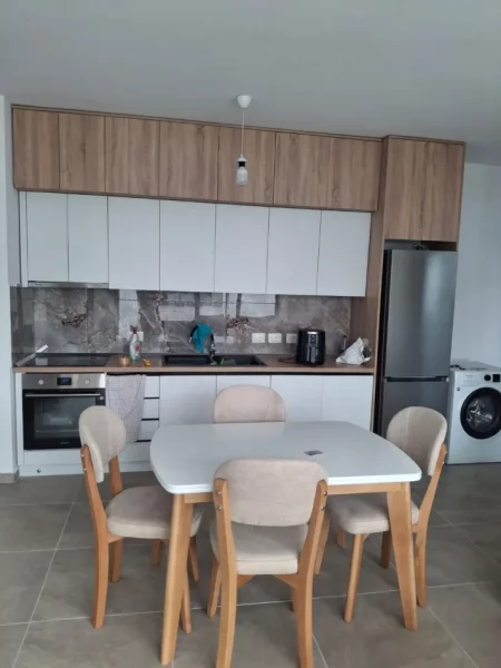 Tirane, jepet me qera apartament 2+1 Kati 6, 94 m² 600 € (Xhamlliku)
