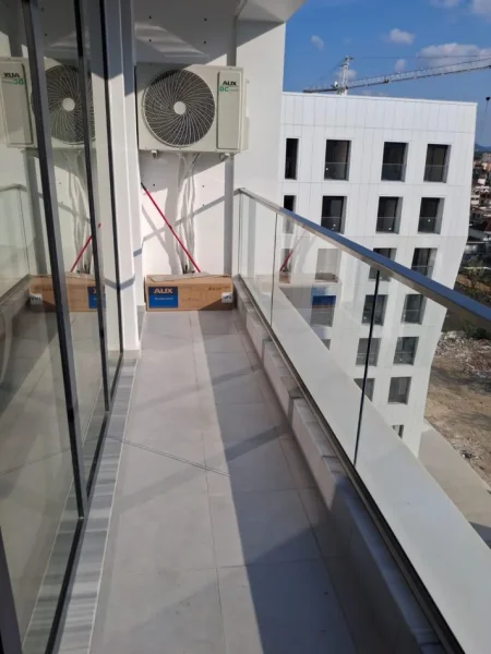 Tirane, jepet me qera apartament 2+1 Kati 6, 94 m² 600 € (Xhamlliku)