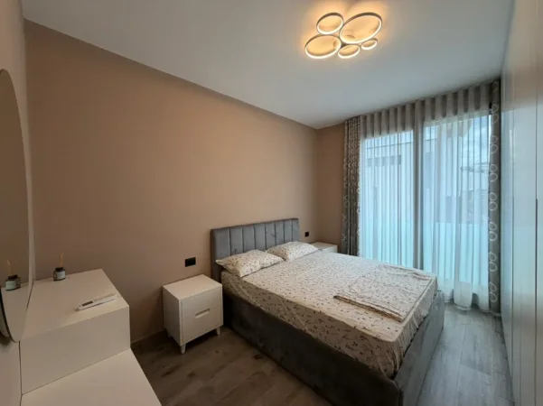 Tirane, jepet me qera apartament 1+1 Kati 2, 84 m² 800 € (TEG)