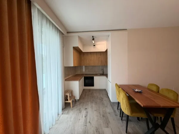 Tirane, jepet me qera apartament 1+1 Kati 2, 84 m² 800 € (TEG)