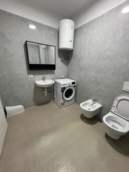 Tirane, jepet me qera apartament 2+1+Ballkon Kati 2, 96 m² 550 € (Apartament 2+1+Parking Per Qera Univers City Plotesisht I Mobiluar)