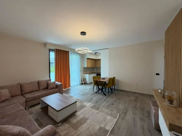 Tirane, jepet me qera apartament 1+1 Kati 2, 84 m² 800 € (TEG)