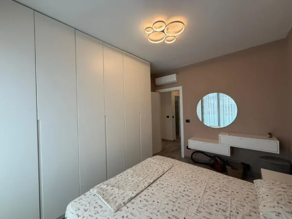Tirane, jepet me qera apartament 1+1 Kati 2, 84 m² 800 € (TEG)