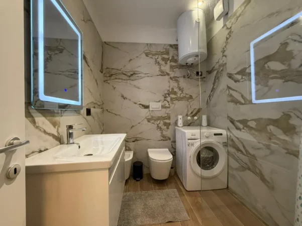 Tirane, jepet me qera apartament 1+1 Kati 2, 84 m² 800 € (TEG)