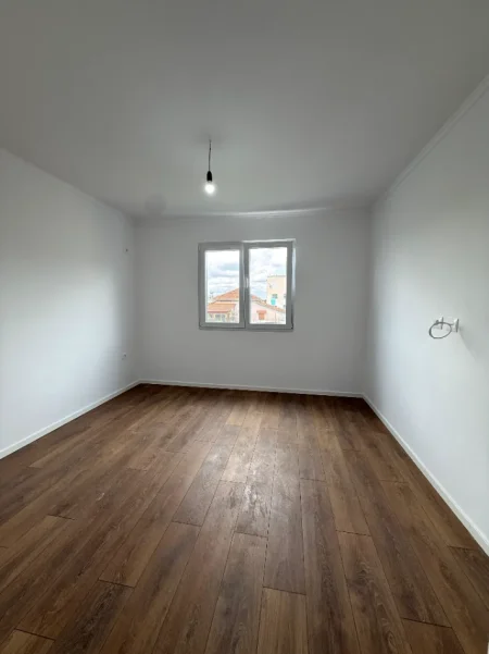 Tirane, shitet apartament 1+1+Ballkon Kati 5, 54 m² 98.000 € (Porcelan, prane UET)