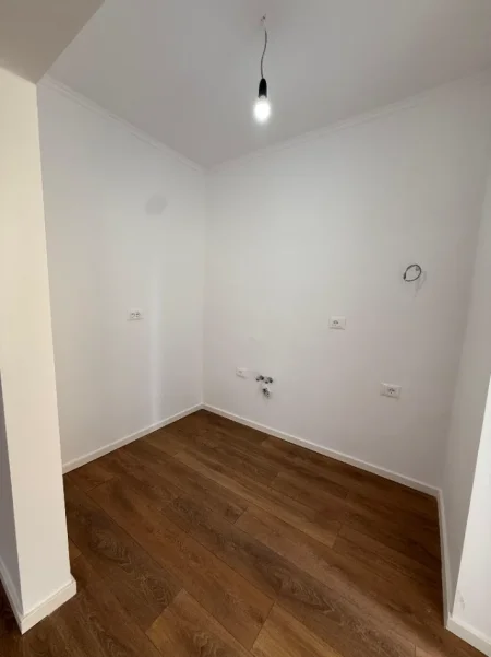 Tirane, shitet apartament 1+1+Ballkon Kati 5, 54 m² 98.000 € (Porcelan, prane UET)